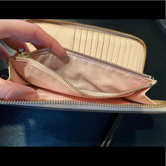 Tory Burch Wallet/Wristlet - Picture 6 of 6